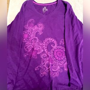 Made for Life. Long sleeve, causal top. Great color with contrasting print